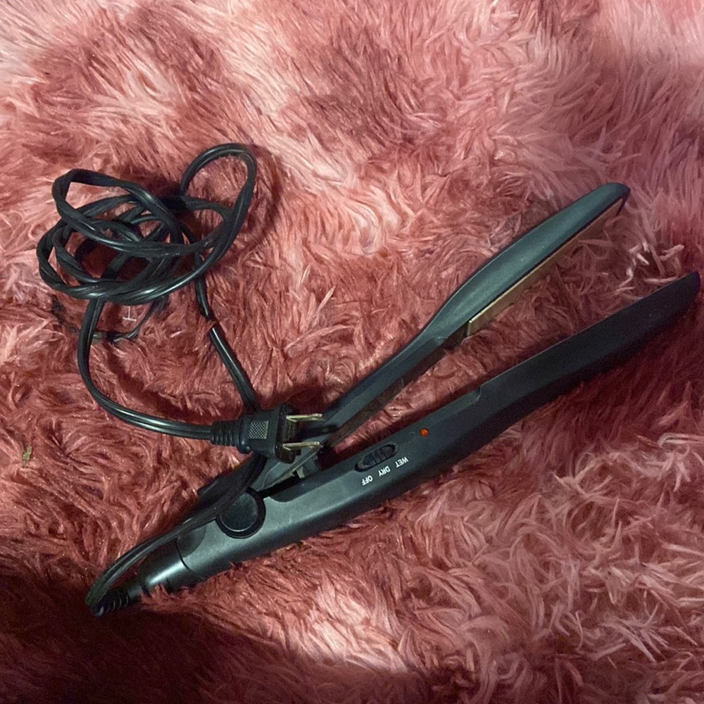 remington hair straightener, black color, wet/dry/off button.